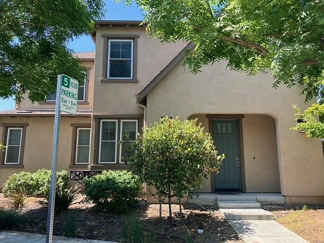 4 bed, $8,995 — Photo 1