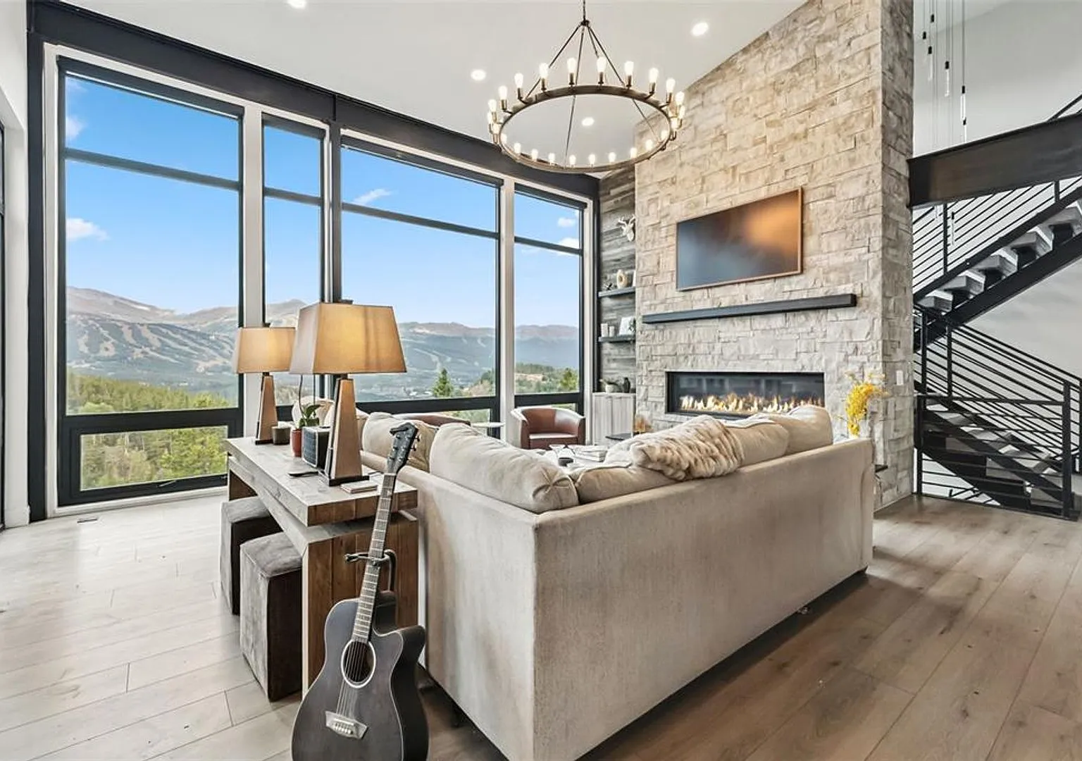Stunning Modern Luxury Alpine Retreat consisting of 4 Bedroom and 5 Baths, and high-end finishes ... — Photo 4