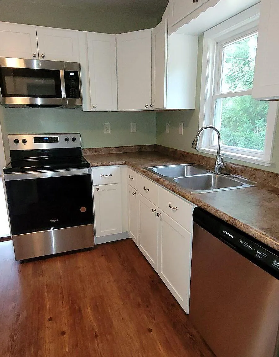 2 bed, $1,100 — Photo 2