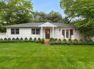 24 Beechwood Dr, Southampton, NY 11968