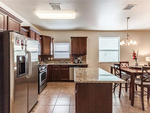5th image of 355 Emerald Woods St