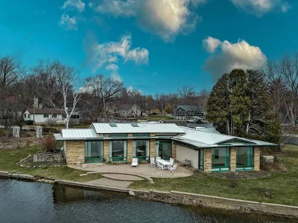 321 Knollwood Rd, Ingleside, IL 60041