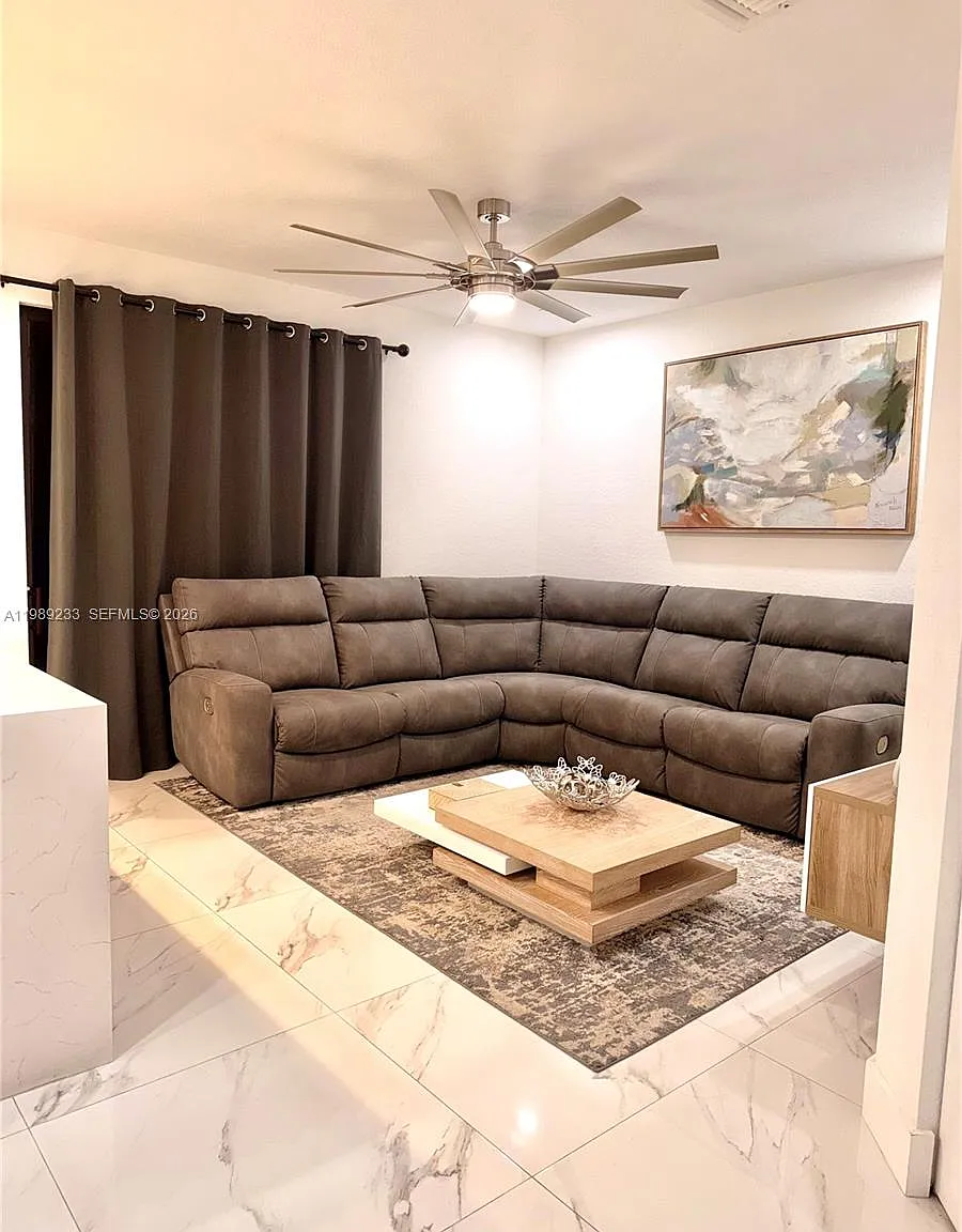 3 bed, 2.5 bath, 1530 sqft, $4,000 — Photo 4
