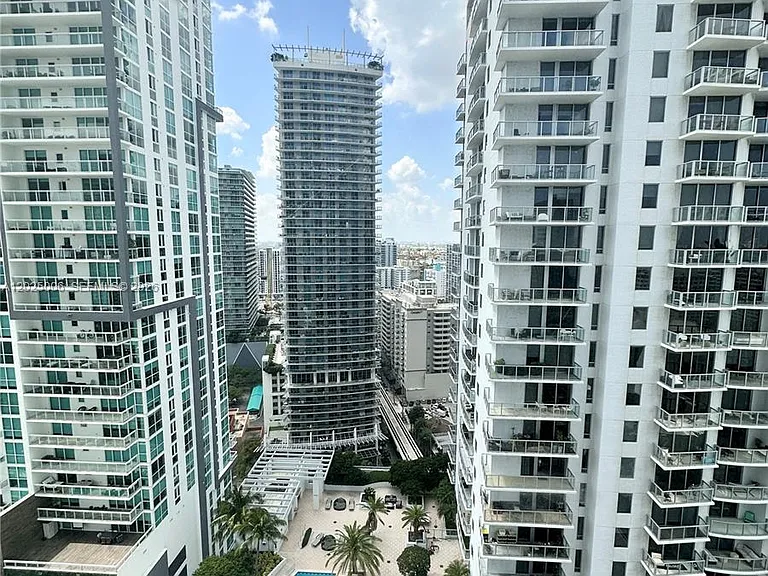 1060 Brickell Ave #2515 — Photo 8