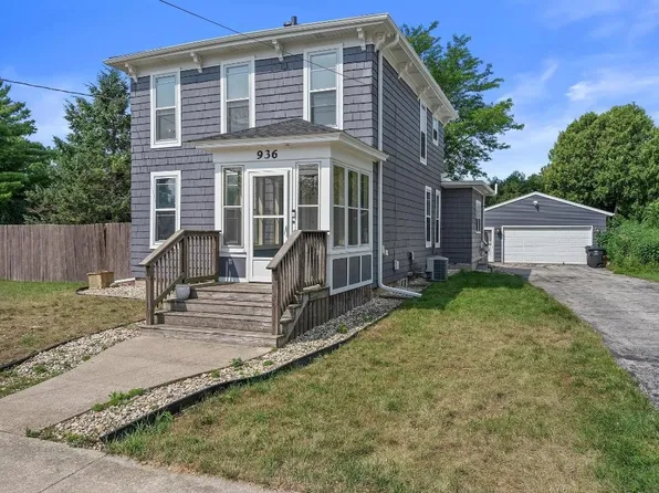 936 S Silver Lake St #1, Oconomowoc, WI 53066