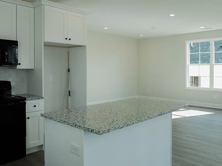 401 N Mountain St — Photo 5