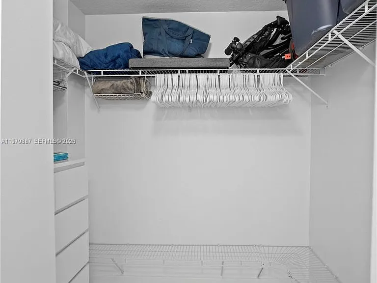 529 E Sheridan St #307 — Photo 28