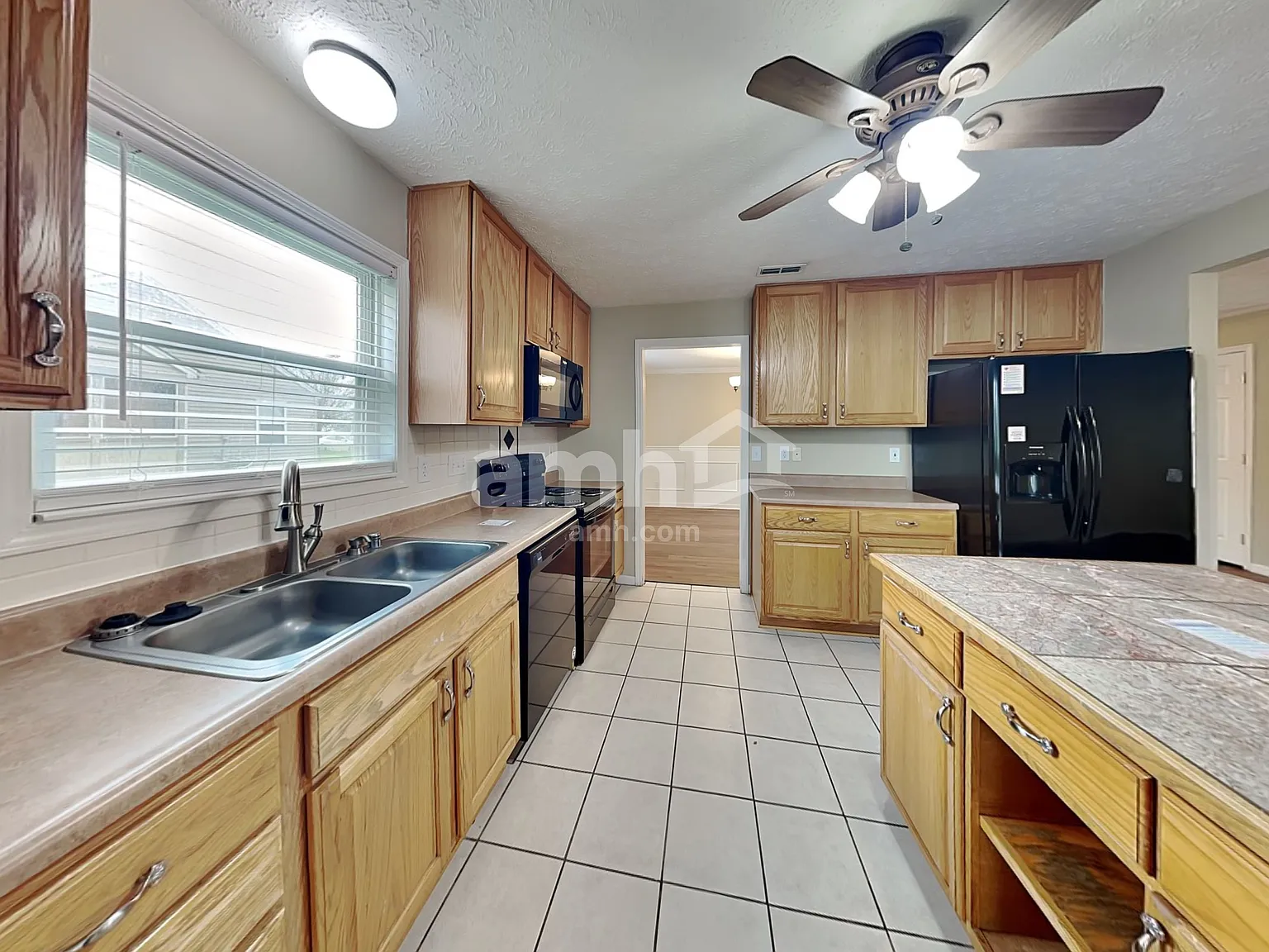 4 bed, 2.5 bath, 2022 sqft, $2,520 — Photo 3