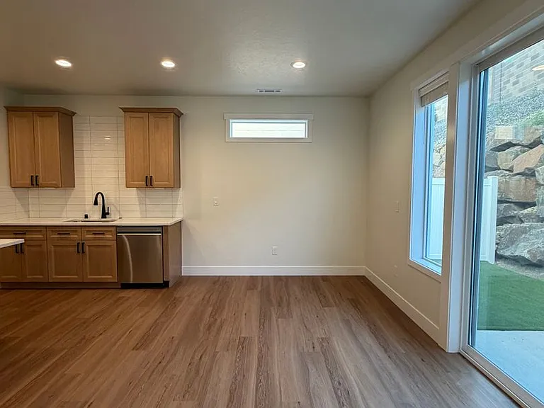 5857 W 40th Ct — Photo 7