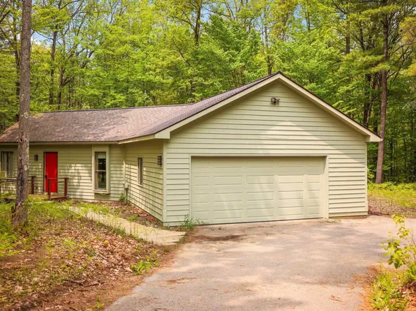 1631 Melody Ln, Interlochen, MI 49643