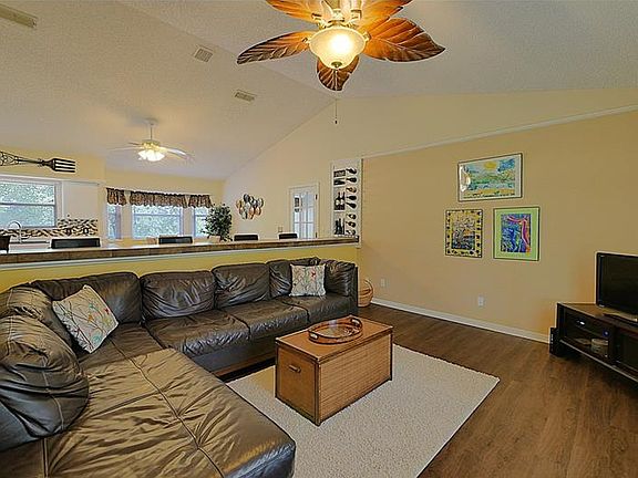3rd image of 11431 Tuscarora Ln