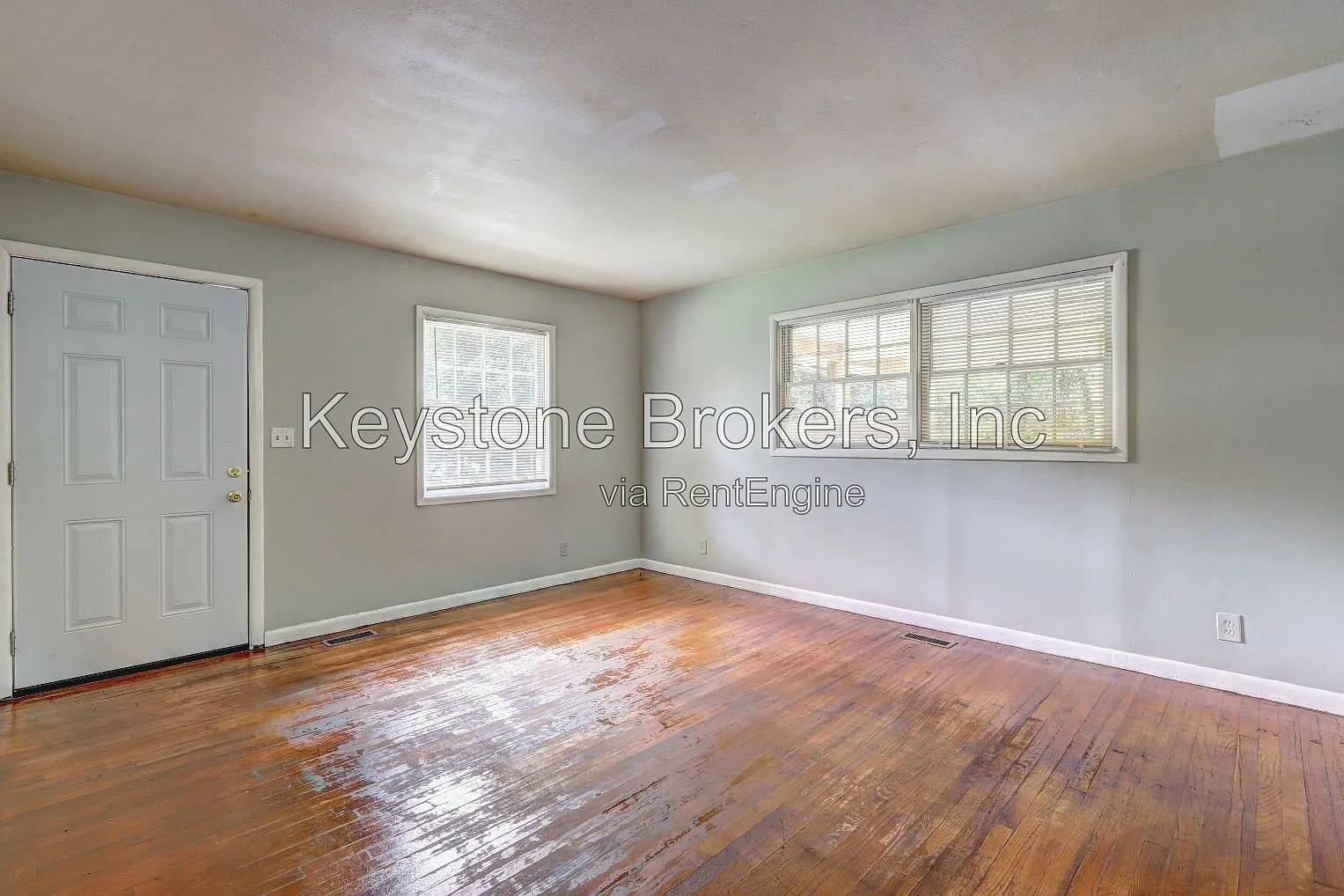 3 bed, 1.0 bath, 900 sqft, $825 — Photo 2