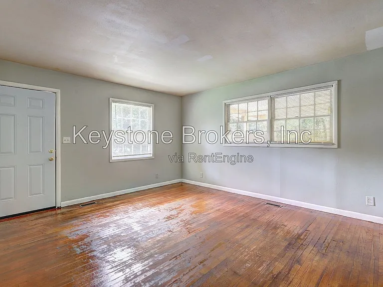 2475 N Groveland Cir — Photo 2