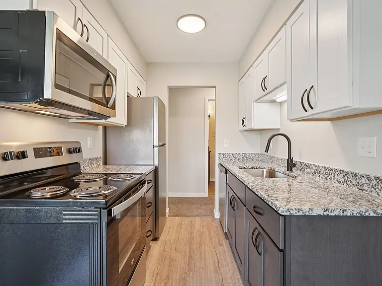 Lydia Rose Apartments — Photo 25
