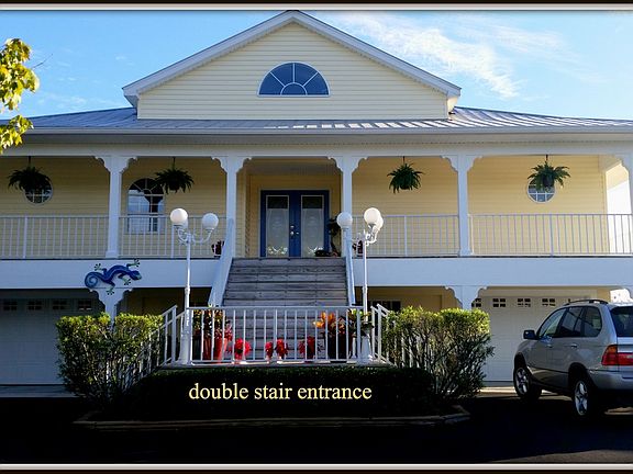 Double stair entrance