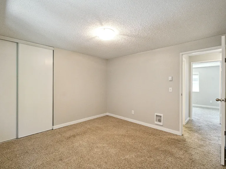 Spinnaker Apartments — Photo 19