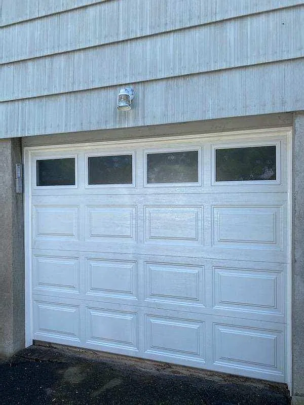 3 bed, 1000 sqft, $2,400 — Photo 3