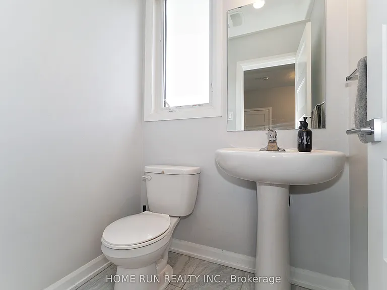 282 Nelson St E — Photo 19