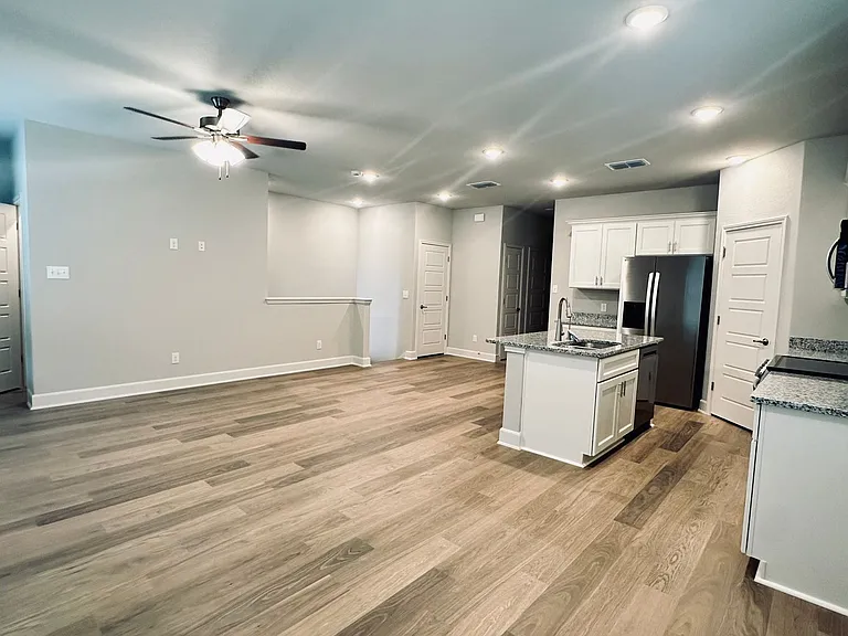 7157 Magnolia Vlg #201 — Photo 4