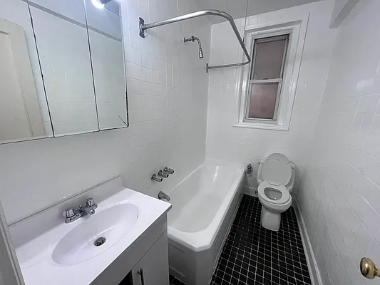 Rented by Contact Realty | media 11