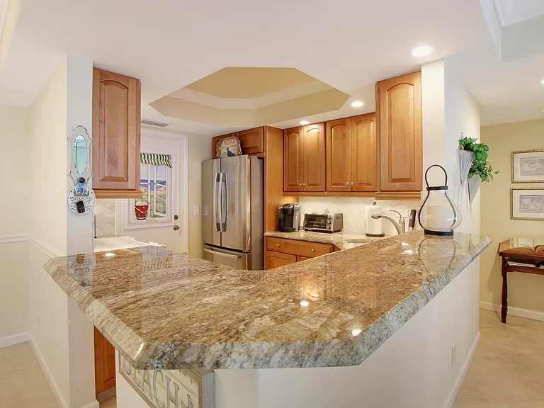 630 Ocean Dr #102 — Photo 10