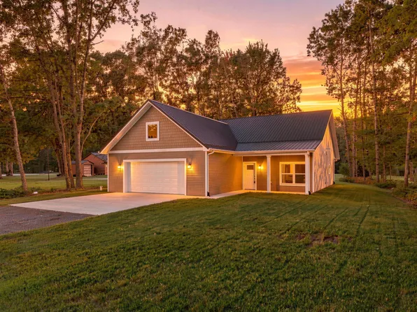 6805 Mayfair Dr, Stanwood, MI 49346