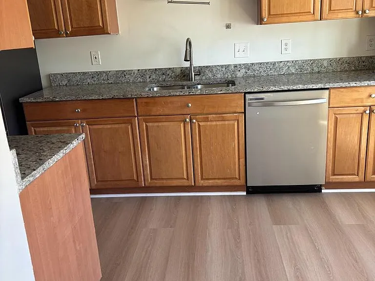 2900 Madeira Ct — Photo 3