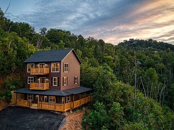3rd image of 908 Crooked Ridge Rd