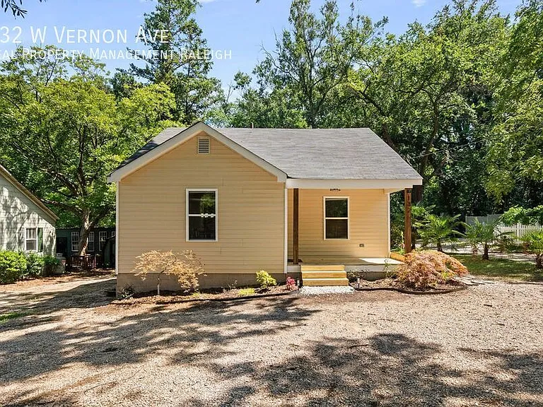 132 W Vernon Ave — Photo 2