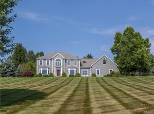 15 Smoke Ridge Dr, Sherman, CT 06784