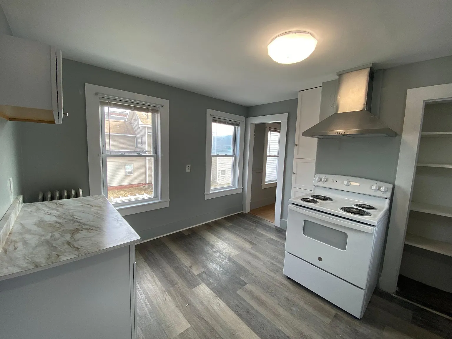 2 bed, 1000 sqft, $1,650 — Photo 4