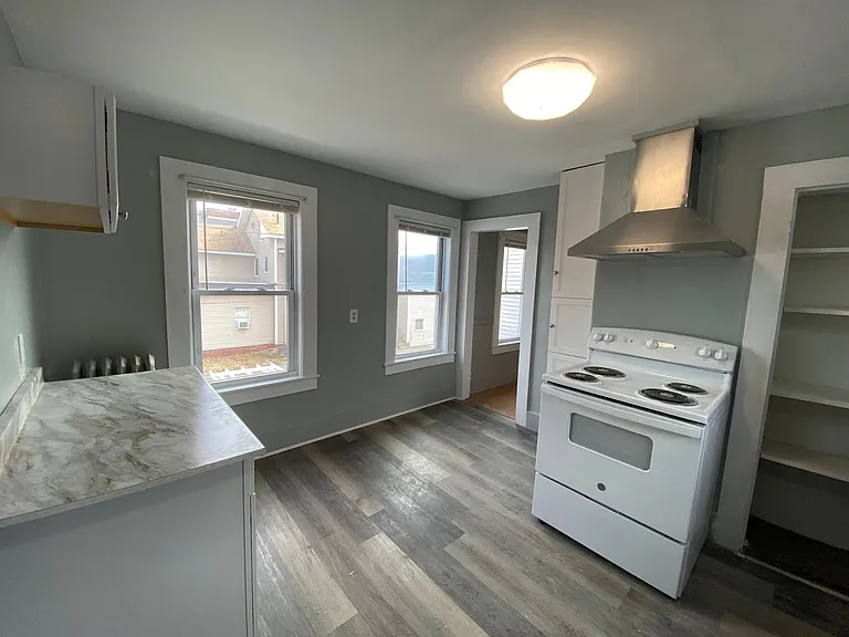 196 Main St #2 — Photo 4