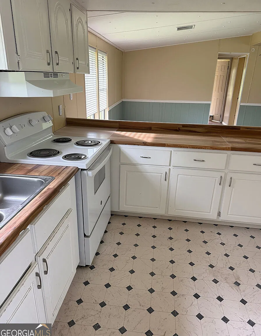 3 bed, 2.0 bath, 1500 sqft, $1,100 — Photo 3