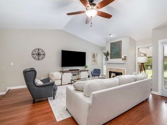 5th image of 228 Highland Villa Cir