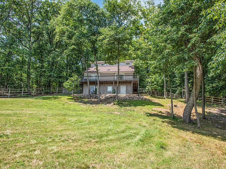 1619 Summit Dr — Photo 47