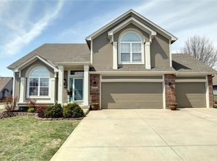 4012 SW Chatham Dr, Lees Summit, MO 64082