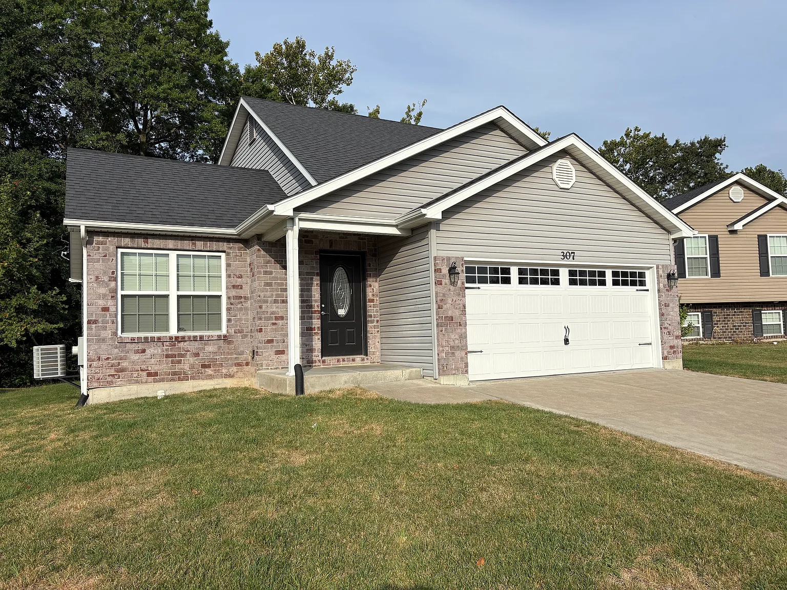 3 bed, 1426 sqft, $2,000 — Photo 2