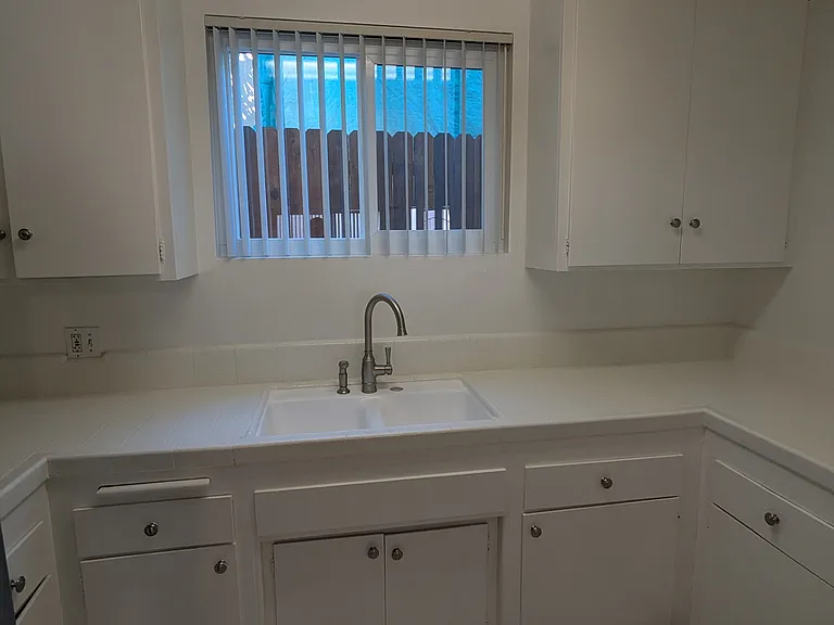 1009 E Grand Ave #1 — Photo 19
