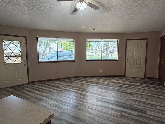 5th image of 2235 N Wedgewood Dr