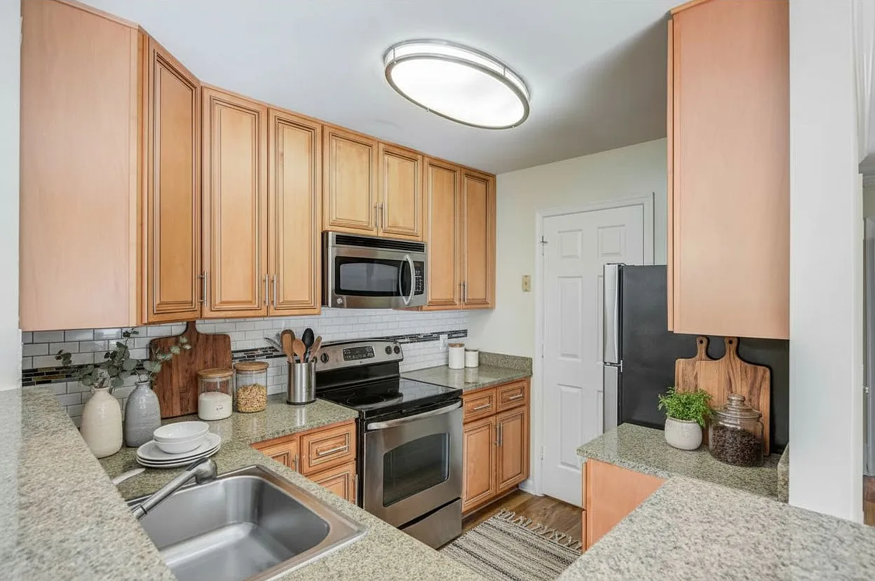 Abbotts Run Apartment Homes — Photo 2