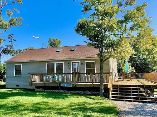 205 Lower Cliff Dr, Kelleys Island, OH 43438