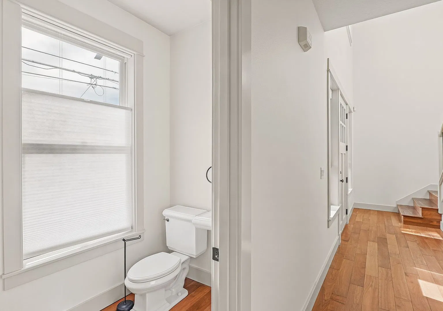 Beautiful 3-Bedroom Home with A/C, Garage & Modern Finishes! — Photo 2