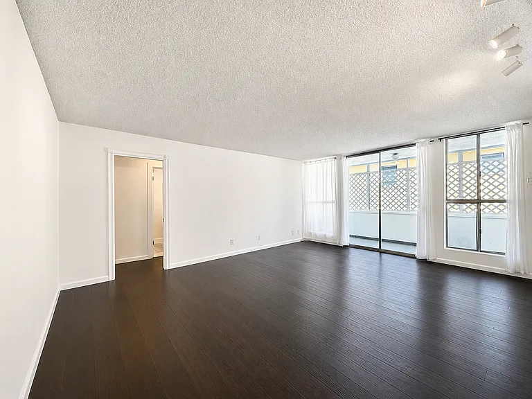 1111 Euclid St — Photo 4