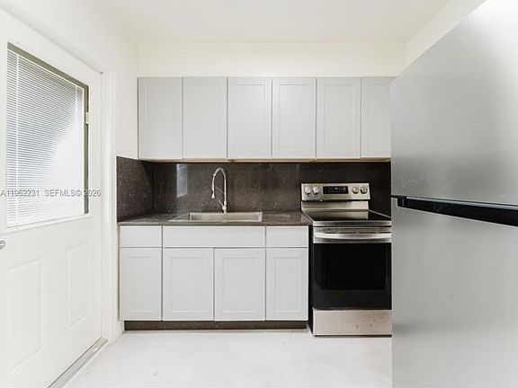 4th image of 1621 S 16th Ave #0