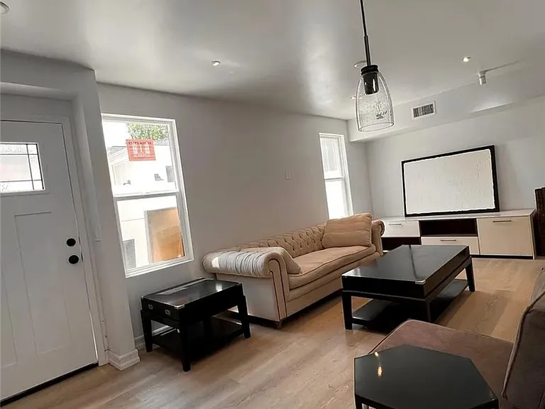 2686 Greenfield Ave — Photo 4