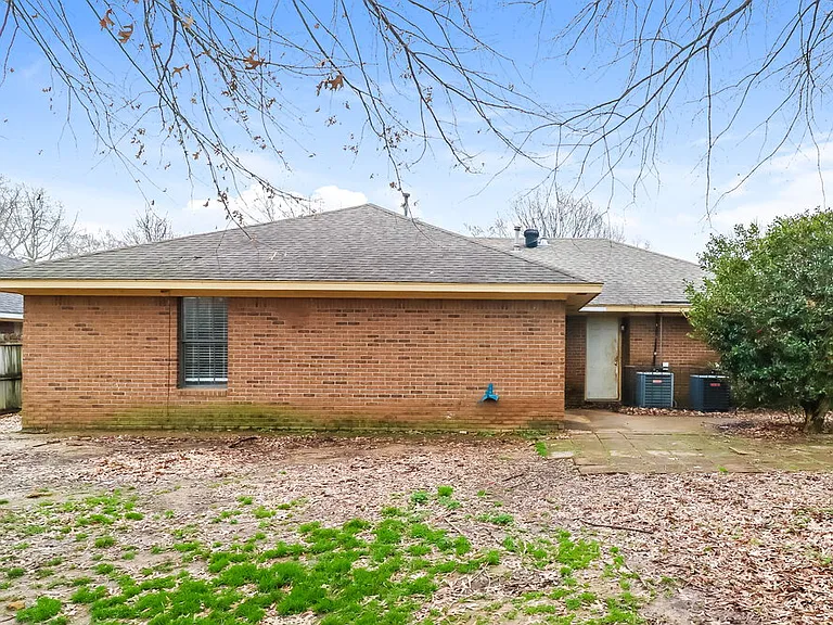 6659 Valerie Dr — Photo 15