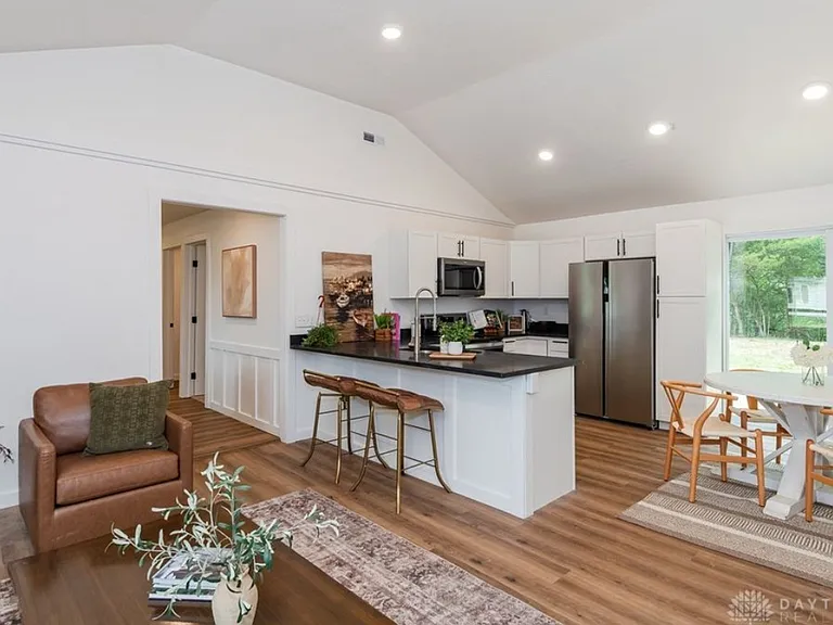 457 Marchmont Dr — Photo 11