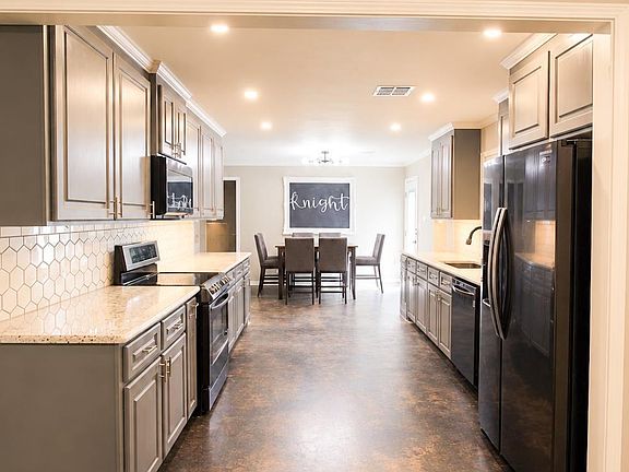 3rd image of 113 Sand St