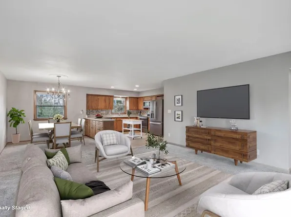 8462 South Verdev DRIVE, Oak Creek, WI 53154