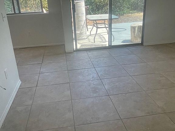 4th image of 38242 La Loma Ave